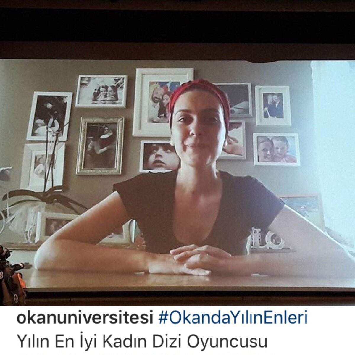 Bergufans's tweet photo. بيرجوزار كوريل افضل ممثلة للعام من جامعة أوكان ⭐️ 
#BergüzarKorel #vatanimSensin https://t.co/lhiPk1uJ0t