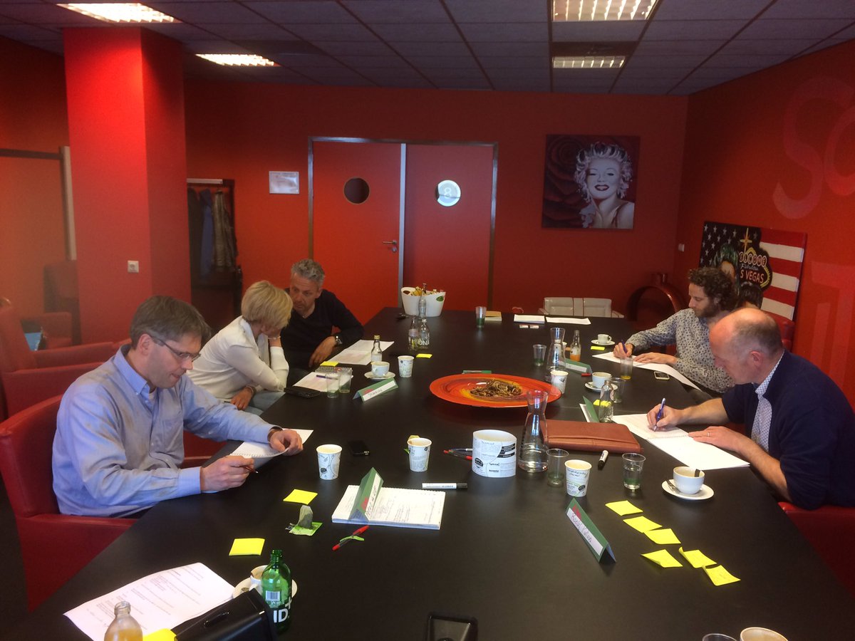 Ondernemers lekker aan de gang met maken #sales actieplan tijdens Mindset &amp; Sales boost workshop!
#mkb #ondernemen #groei