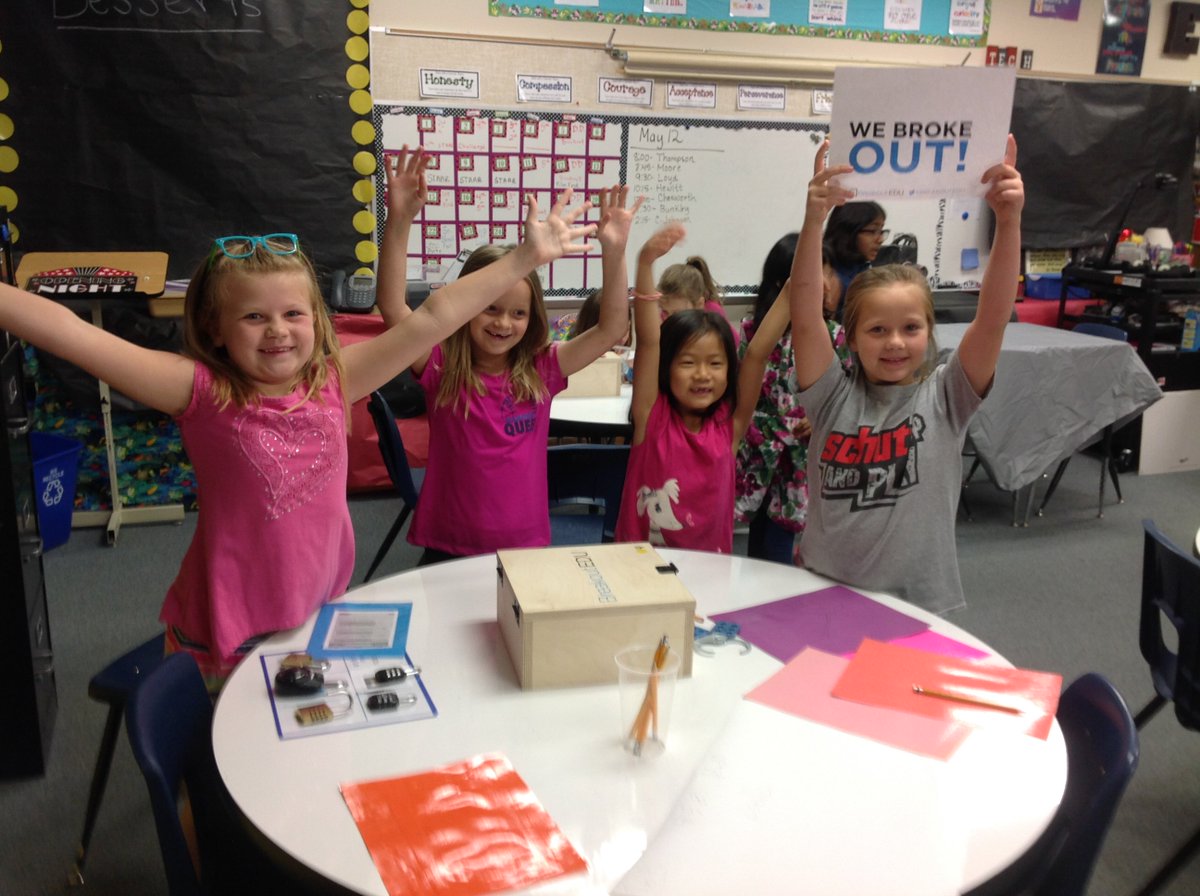 thompsonfrogs's tweet photo. Solving a Breakout in Designing Dolphins#DonaldES#findthe clues https://t.co/h8dzJgijg7
