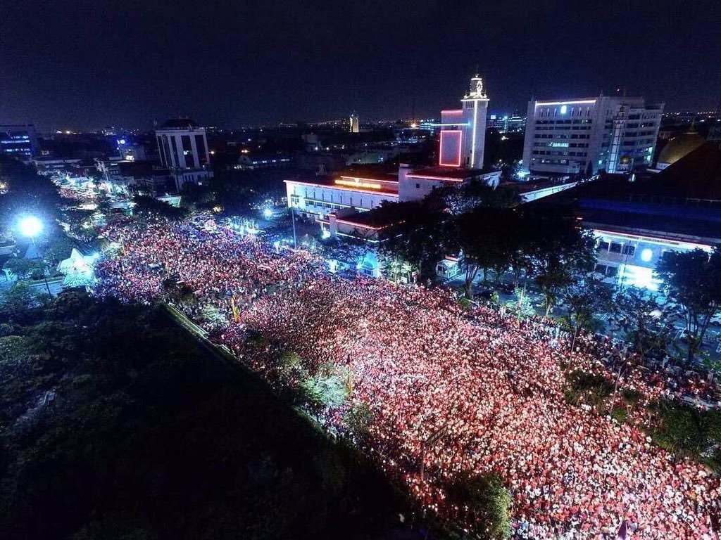 josephsudiro's tweet photo. Surabaya Bercahaya Purnama https://t.co/KyrLeFdPte
