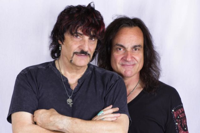 BLABBERMOUTHNET's tweet photo. Legendary Drummer Brothers CARMINE And VINNY APPICE To Release Collaborative Album In October https://t.co/k4uHo9WVHe https://t.co/6zWzmoFB9L