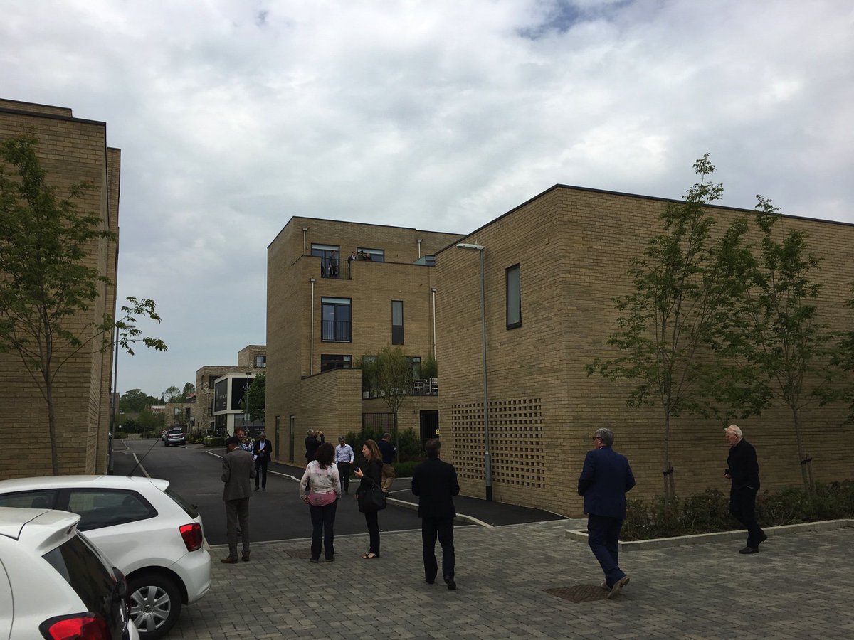 16 HousingDesignAwards# judges on balcony and in court score Aura <a href="/GreatKneighton/">Great Kneighton</a> by @TateHindle for @CountrysideProp