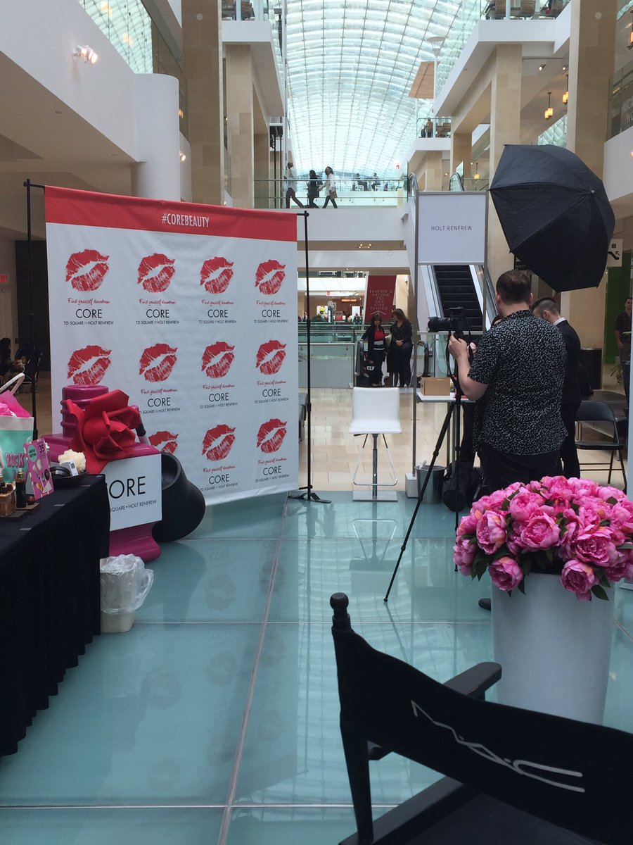 COREshopping's tweet photo. Get a mini makeover today at #COREBeauty to be #weekendready and snap a picture with your friends at our #photobooth! #findyourselfdowntown https://t.co/4Lg8qdoHWH