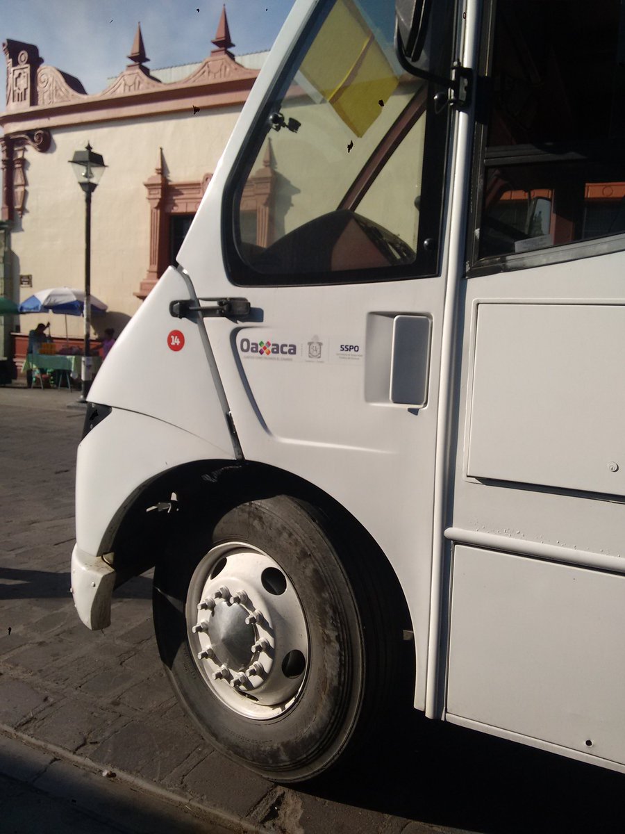 guillermogomji's tweet photo. @SSP_GobOax @SSPO_Tunon @PREVENIR_GobOax un día más estacionado en lugar prohibido a donde puedo acudir para levantar mi denuncia https://t.co/lARX1hJMNt