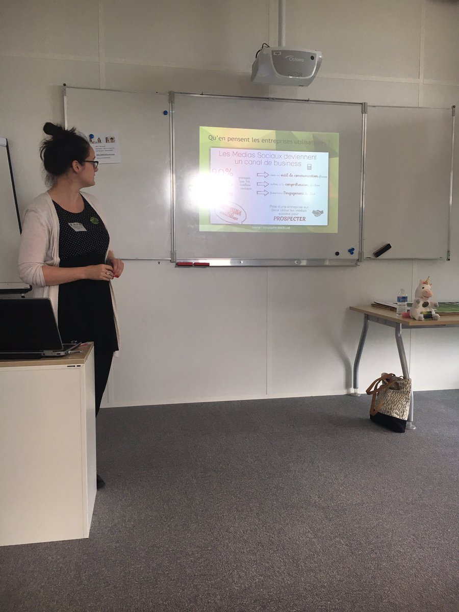MamanConnect's tweet photo. Conférence très intéressante menée par Marion de @DynamoNeocom sur les #reseauxsociaux #numerifemmes #rennes https://t.co/pfVS4ZSFqN