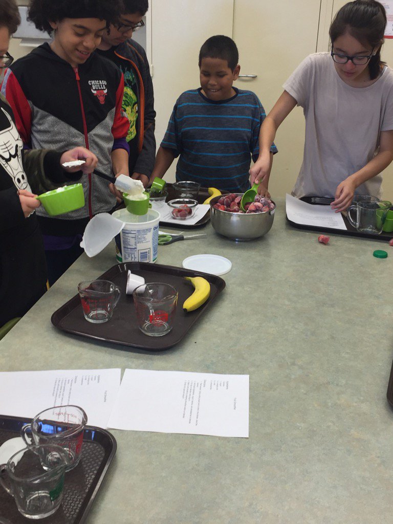 MsMCleary's tweet photo. Ending our nutrition unit with fruit smoothies #FACS #bananastrawberry #FoodEd @HesterJrHigh @D84Schools https://t.co/VZQ8TMVq5j
