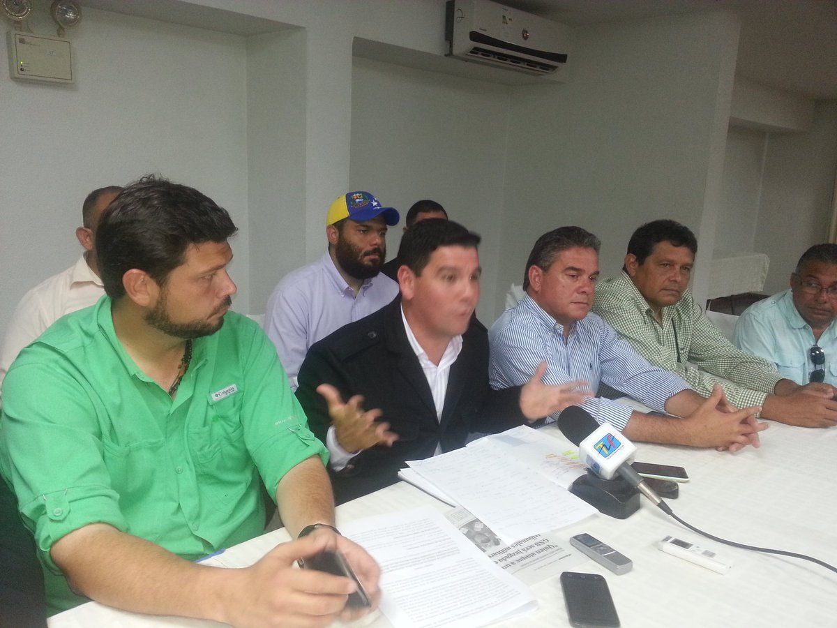 elpiojolopez's tweet photo. Hasta los momentos los privados d libertad "ilegitimamente" por Tribunal Militar no han sido trasladados a Ramo Verde. Abg Salvador Guarecuc https://t.co/L1aAw7WQD0