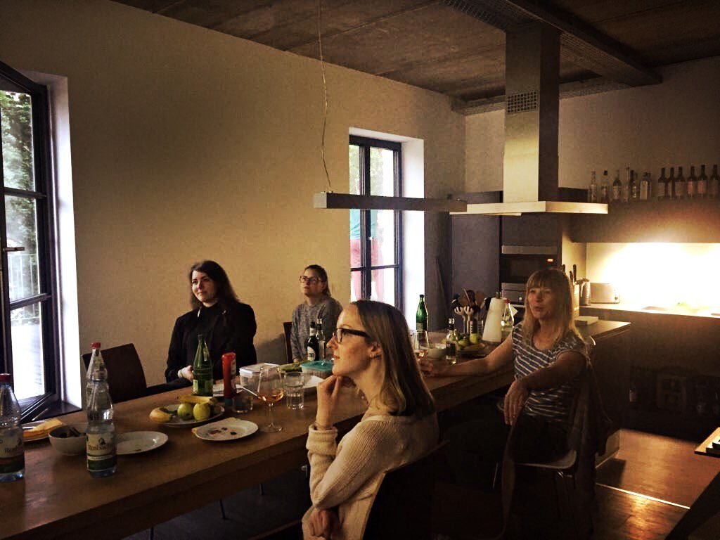 Gestern hieß es: Erst die Arbeit, dann das Vergnügen! Nach dem erfolgreichen #Team Afternoon folgten bei #takevalue BBQ, FIFA Battle &amp; GNTM