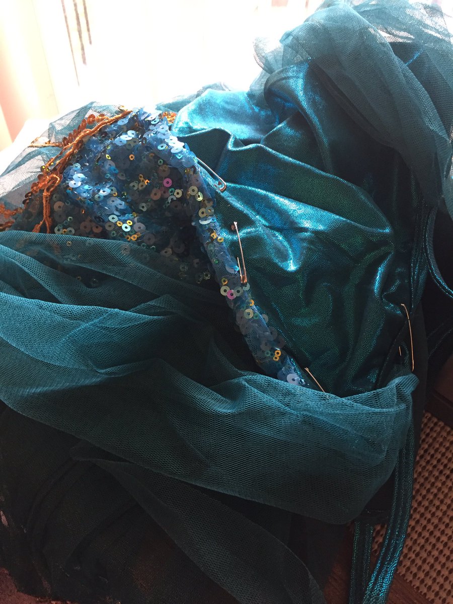 DreamAchieve06's tweet photo. Resizing caterpillars #ballet #aliceinwonderland #themovingcompany https://t.co/fIu0xAxQrg