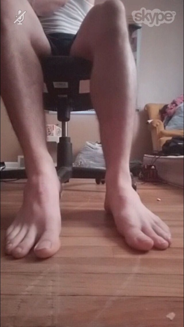 SuperMuscleGod's tweet photo. You wish you were bowing at my powerful feet! Come buy a vid or Skype show! #footmaster #footworship #cashmaster #findom https://t.co/uFSyomyaB7