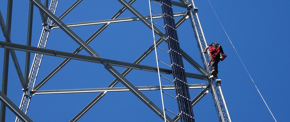 flashtechnology's tweet photo. A #towerclimber #fallprotection & #towerrescue plan makes a dangerous job a bit safer. https://t.co/6YAhs4W3tu #standdown4safety #flashabout https://t.co/VQyAPvWOJg