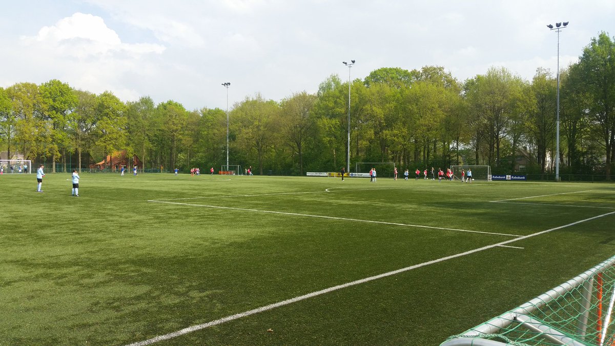 Fijne vrijdagmiddag besteding voor de meiden uit groep 5 tm 8 <a href="/gem_Elburg/">Gemeente Elburg</a>! Schoolvoetbaltoernooi <a href="/dsv61/">DSV'61</a>!