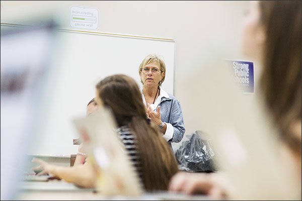 Gone are the days when librarians spent most of their time monitoring the stacks and checking out books to students.
edweek.org/ew/articles/20…