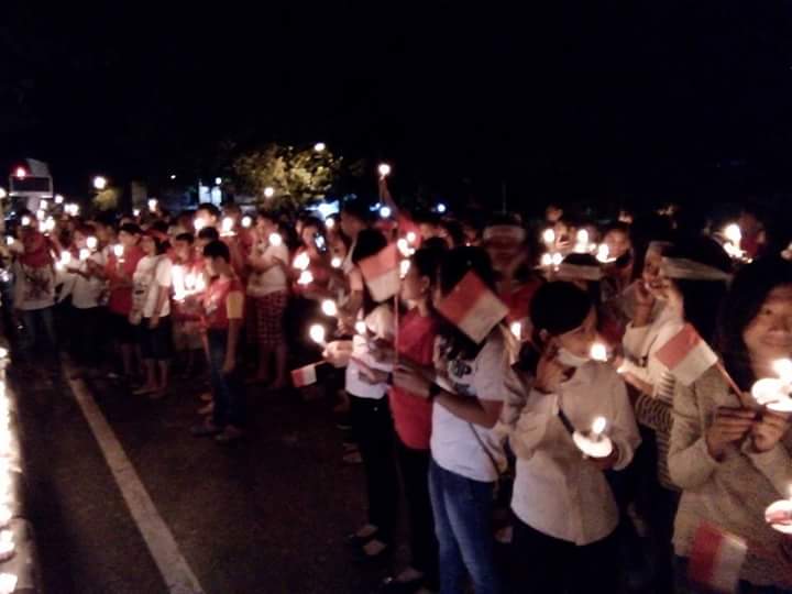 stevykalalo22's tweet photo. Malam ini aksi damai 1000 lilin di kendari -sultra 😍😇 #NKRIbersatu #damaiindonesiaku @addiems @basuki_btp https://t.co/t4S1GlLrT6