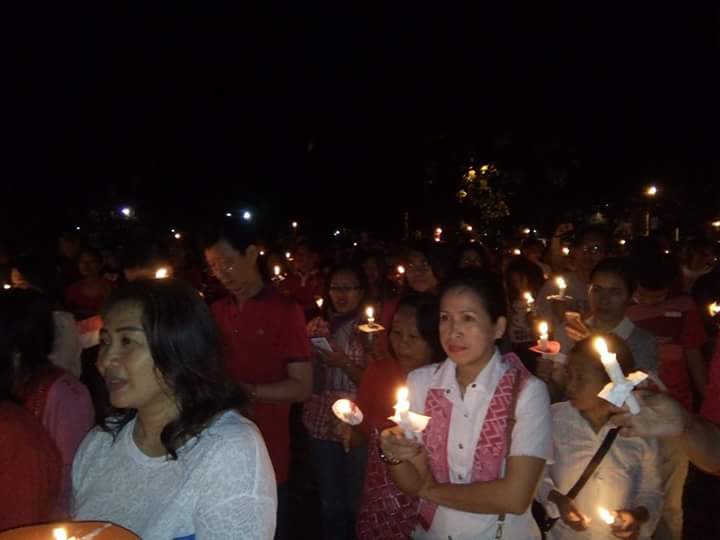 stevykalalo22's tweet photo. Malam ini aksi damai 1000 lilin di kendari -sultra 😍😇 #NKRIbersatu #damaiindonesiaku @addiems @basuki_btp https://t.co/t4S1GlLrT6