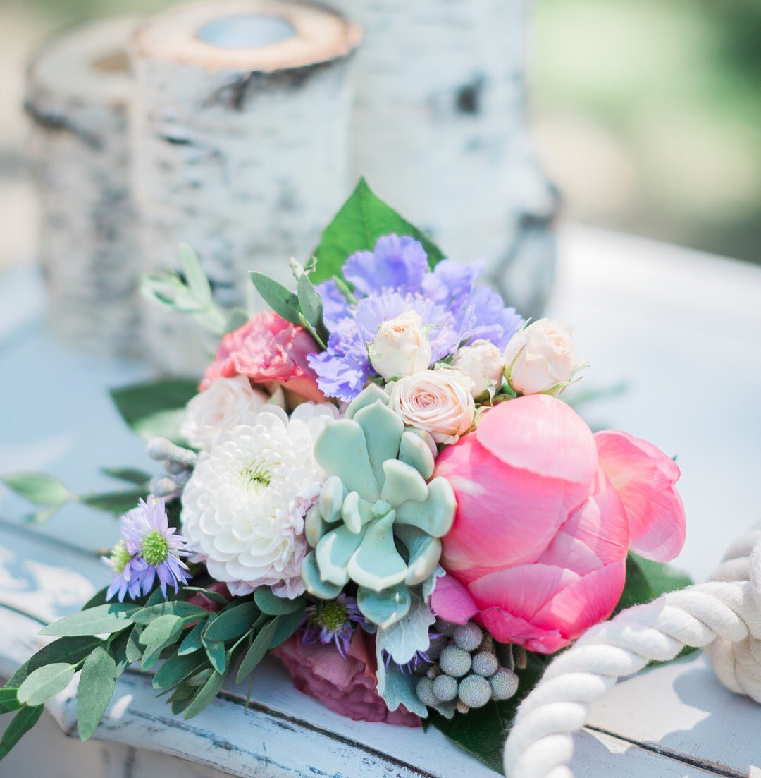 Pretty spring blooms!

© Nicole Sarah Photography. All rights reserved.