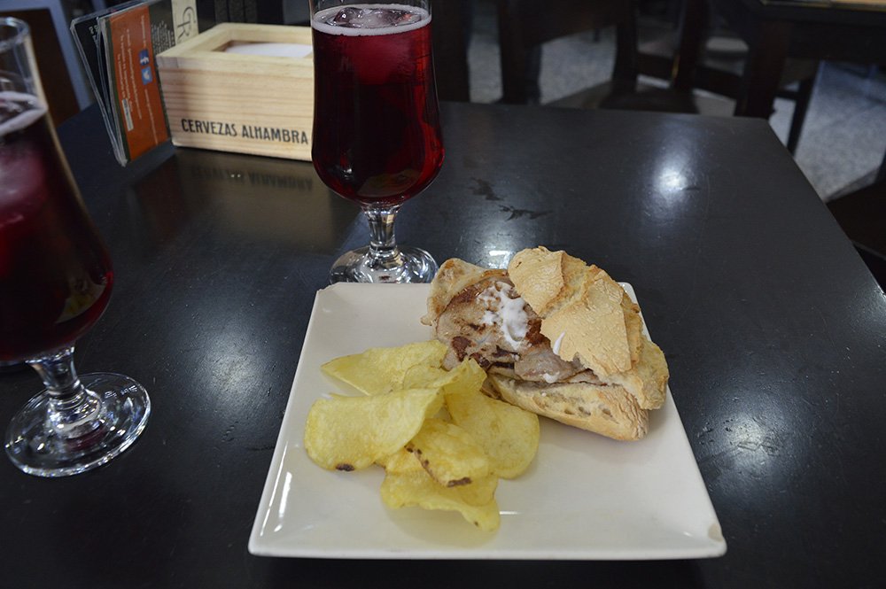 TapasinGranada's tweet photo. Hoy hemos publicado el #blog de nuestro ultima visita at #TapasGranKiki. Vistalos en #Zaidin https://t.co/p1ovM0rBWU @Grankiki @KikiFutFifa https://t.co/7XX5gneY2D