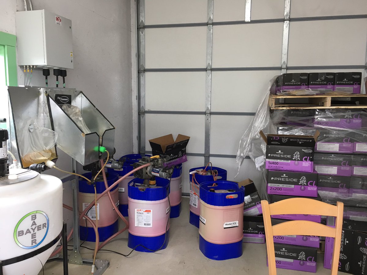 Seed_Guy's tweet photo. Treating #ND soybeans with #PresideCL using @verdesian #FlexConnect = @4Rnutrients standards. Right: Source, Rate, Time, &amp; Place. https://t.co/wTWCQaHbJo