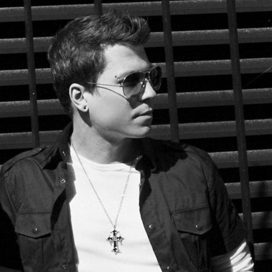 BlocNotesMusic's tweet photo. You can now listen to @BobbyJohnTweets 's new collaborations "There for You" and "Home" on @yvanpedneault 's new album available on @iTunes https://t.co/VfMdcNH9o4