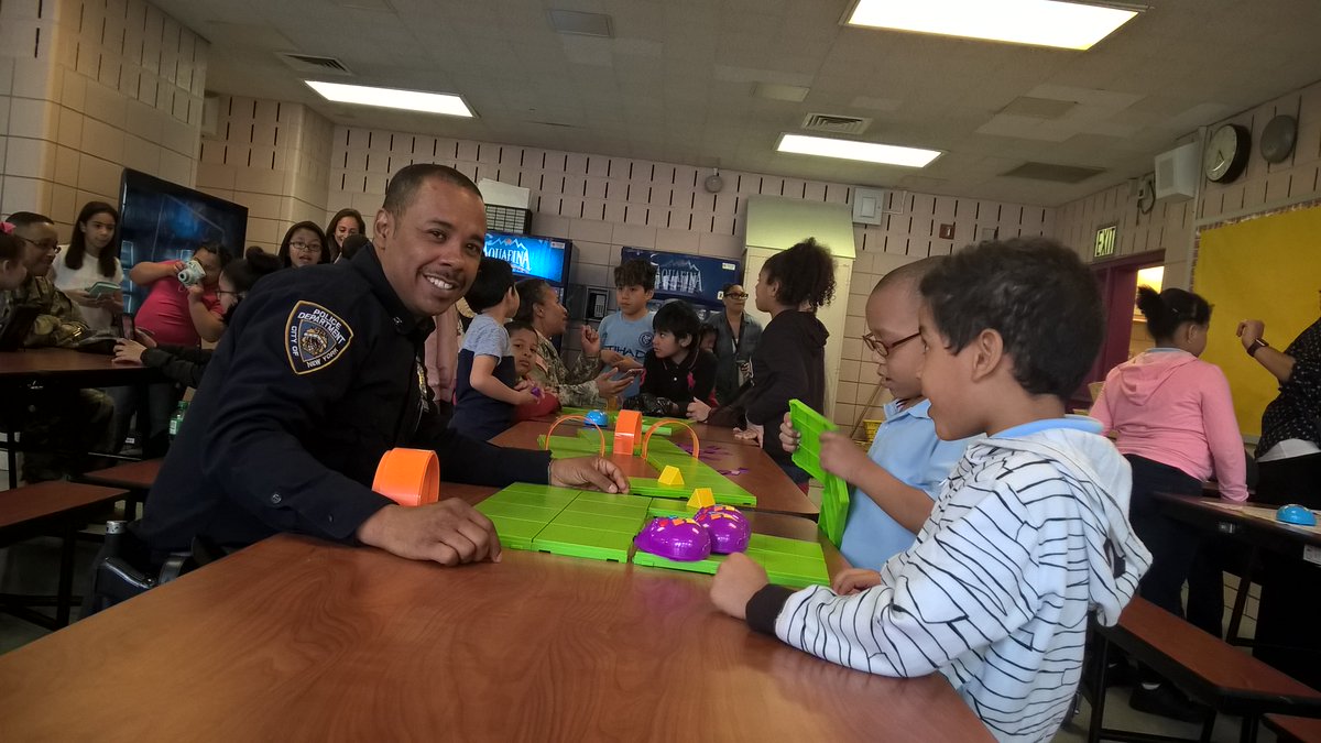 NYPD34Pct's tweet image. 34Pct❤PS48 too!  #CopsWhoCode with #PS48Codesters ​on #ScratchDay2017 #34Youth Officers Garcia and Jimenez #NYPDConnecting