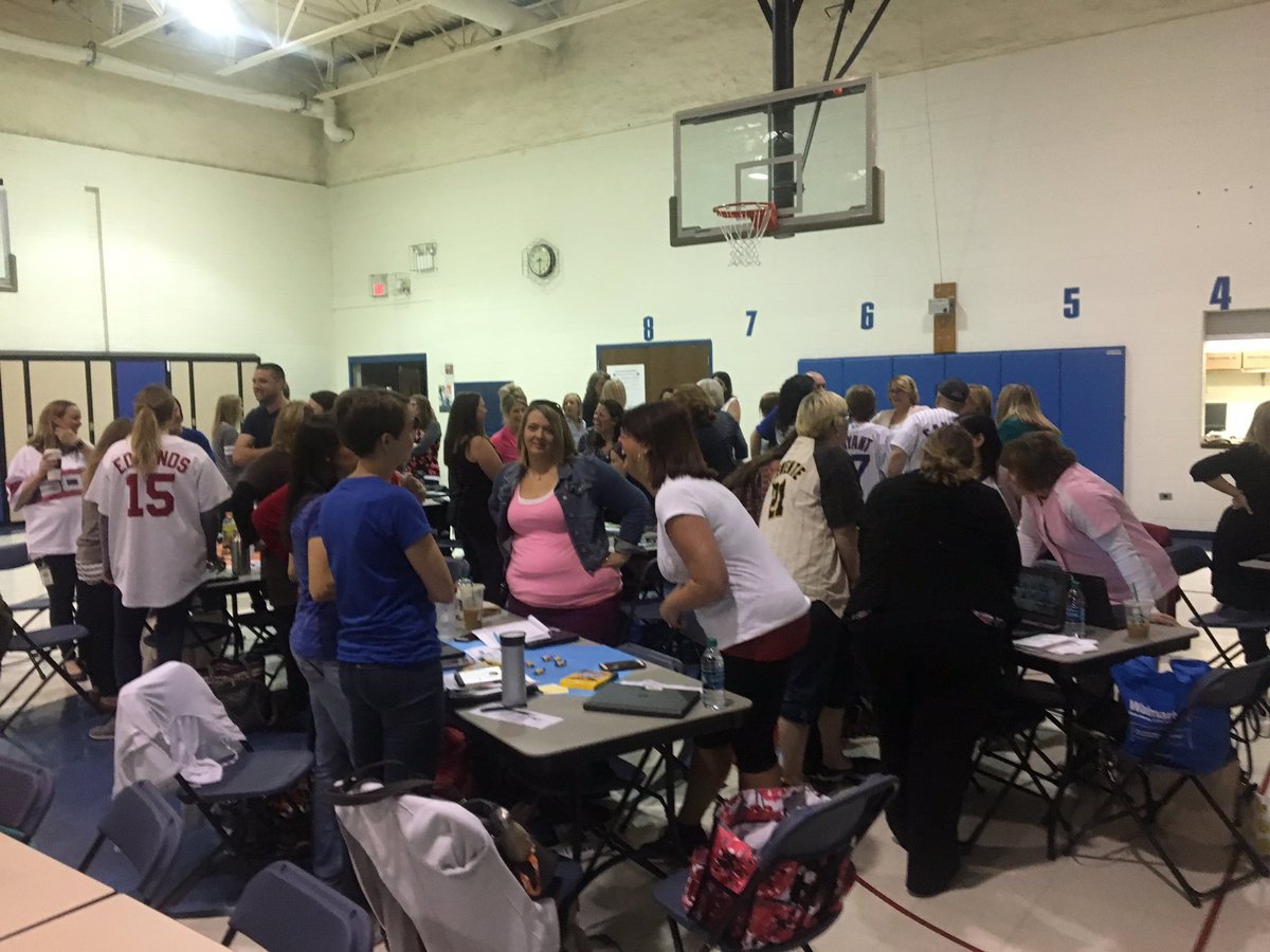 TarahTesmer's tweet image. Practicing #yesAnd brainstorming! #weared68 unconference!