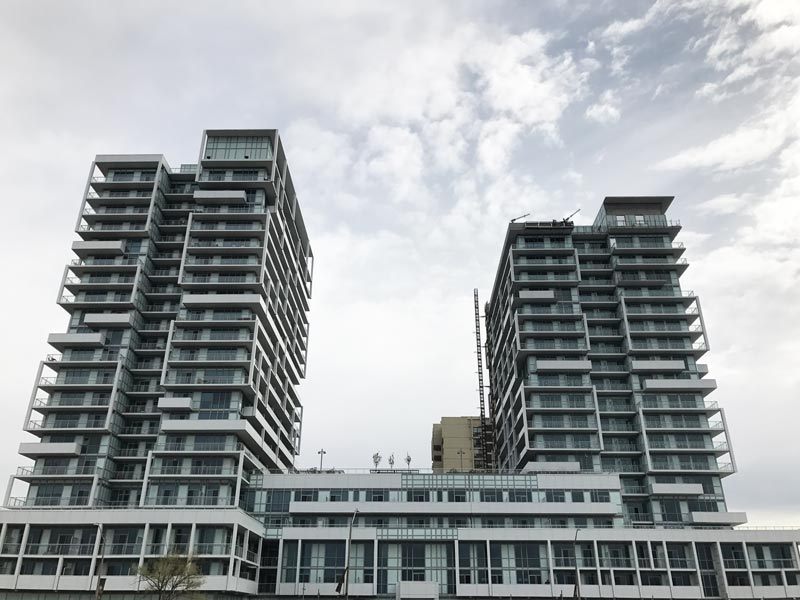 _empirehomes's tweet photo. Construction continues at #RainCondos as our second tower is closer to reaching completion. #Oakville #FridayFeeling #EmpireCommunities https://t.co/rSXAqSOR44