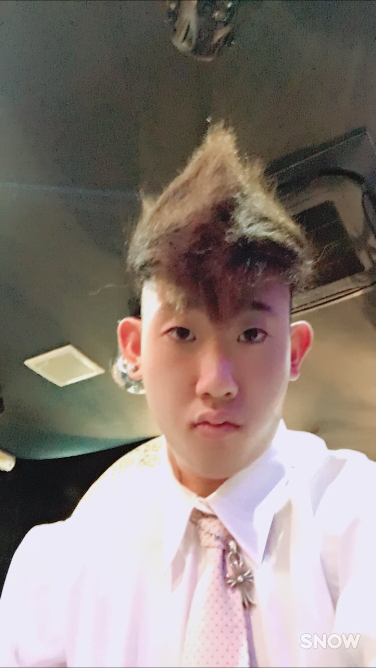 チャン ボー 公式 今日は撮影 セットなう いつもの帽子作ろうとしたらウルトラヘアーになったー笑 さて撮影頑張ろうかなヽ Boo Ash 髪セット 撮影 チャン ボー ダンクマ 帽子ヘアー T Co Luzxjj1xpu Twitter