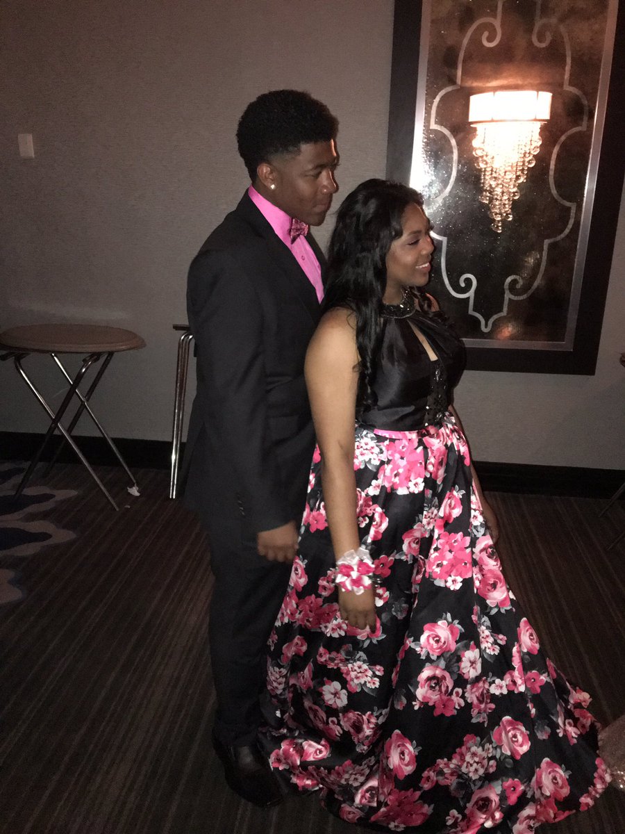 Datsexymf_'s tweet photo. Prom was lit as #set17off #prom2k17 https://t.co/mY4R85NyJ4