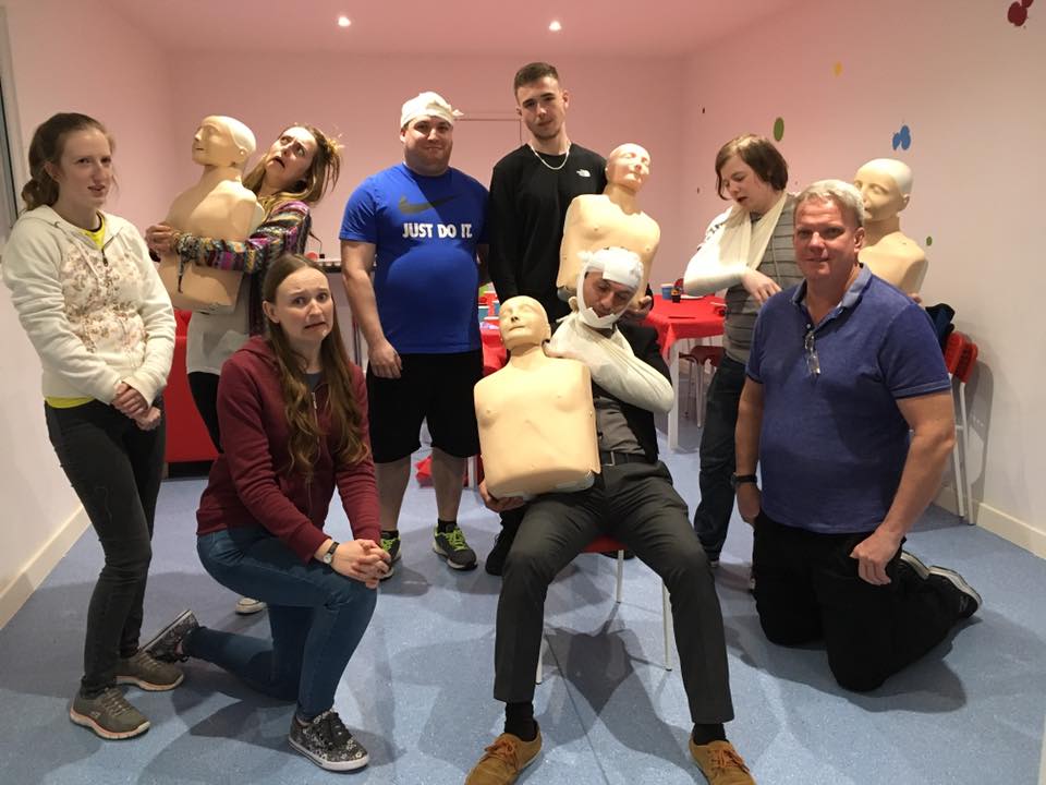 world_class_ski's tweet photo. In #Bournemouth and need an #emergencyfirstaidatwork certificate? Look no further than #oasisfun with @belindaelms Just DM her to book https://t.co/ih2wlgmz7S