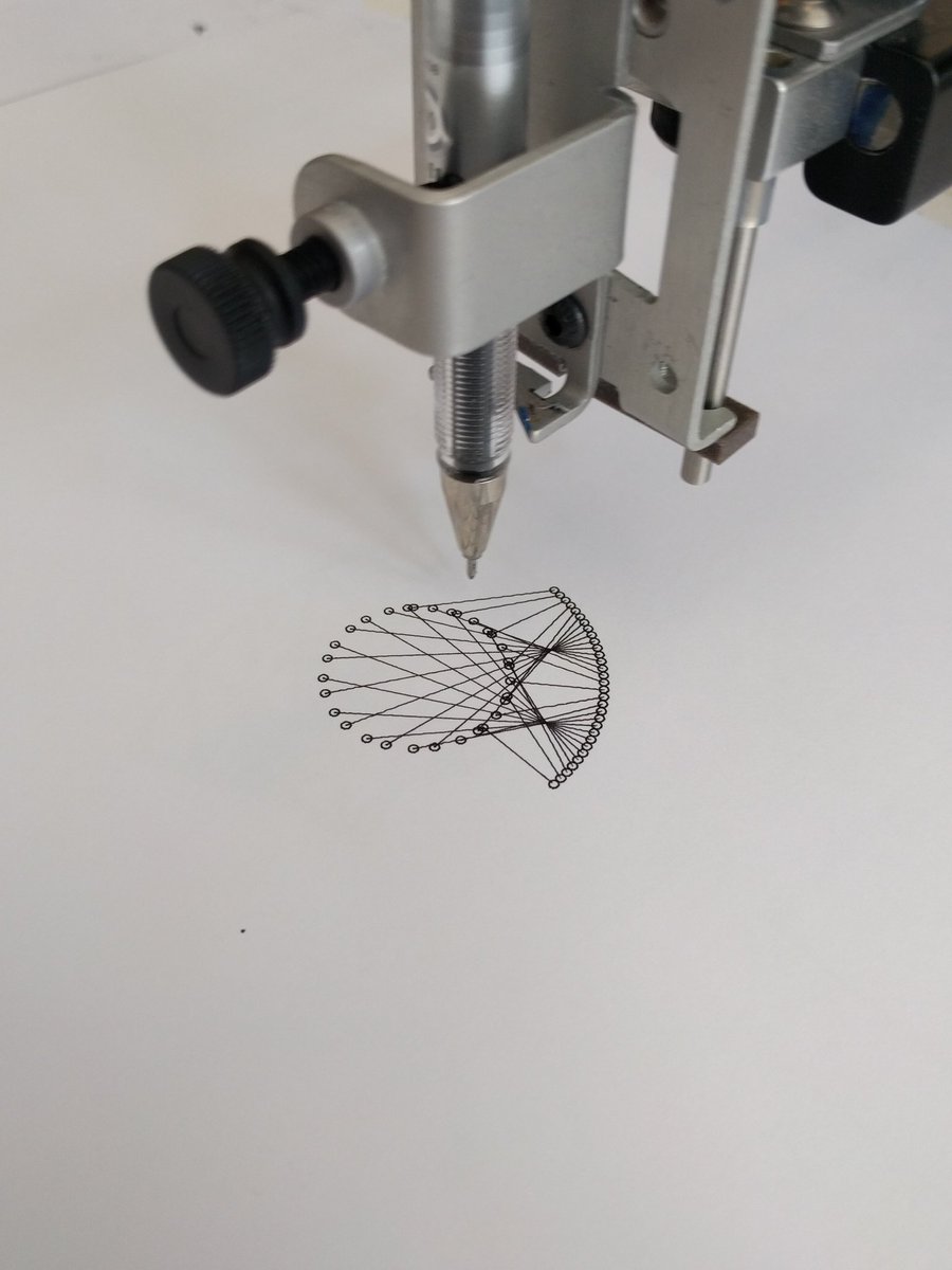 Julien_Espagnon's tweet image. C&apos;est reparti, enfin réparé ! 🤖🔨 Thanks @EMSL #generativedrawing #axidraw #processing