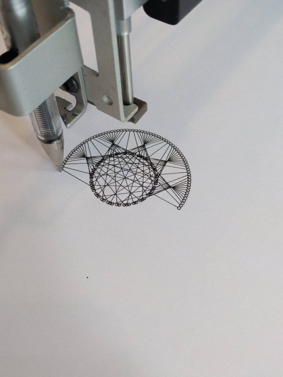 Julien_Espagnon's tweet image. C&apos;est reparti, enfin réparé ! 🤖🔨 Thanks @EMSL #generativedrawing #axidraw #processing