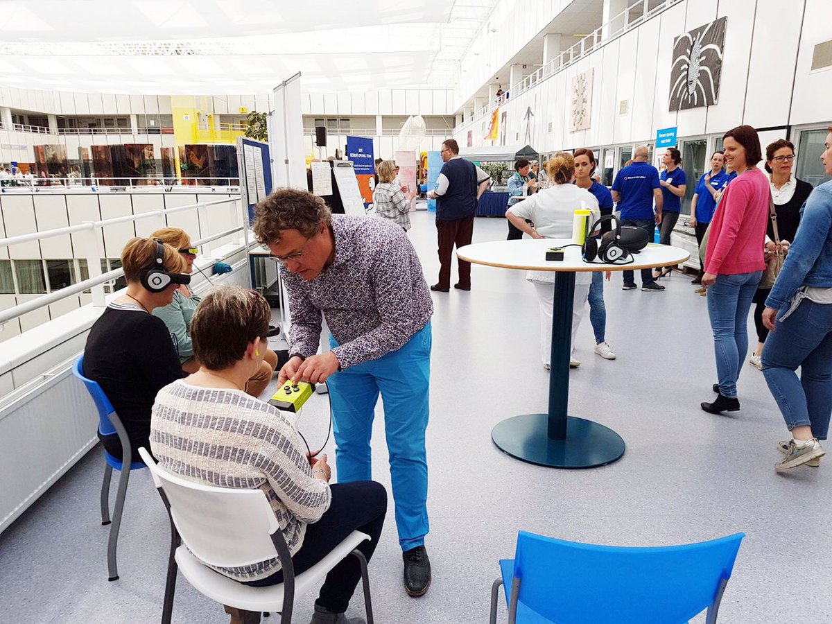 RelaxMakerCom's tweet image. @GertGodlieb legt uit hoe eenvoudig de RelaxMaker werkt! #dagvandezorg #relaxmaker relaxmaker.com