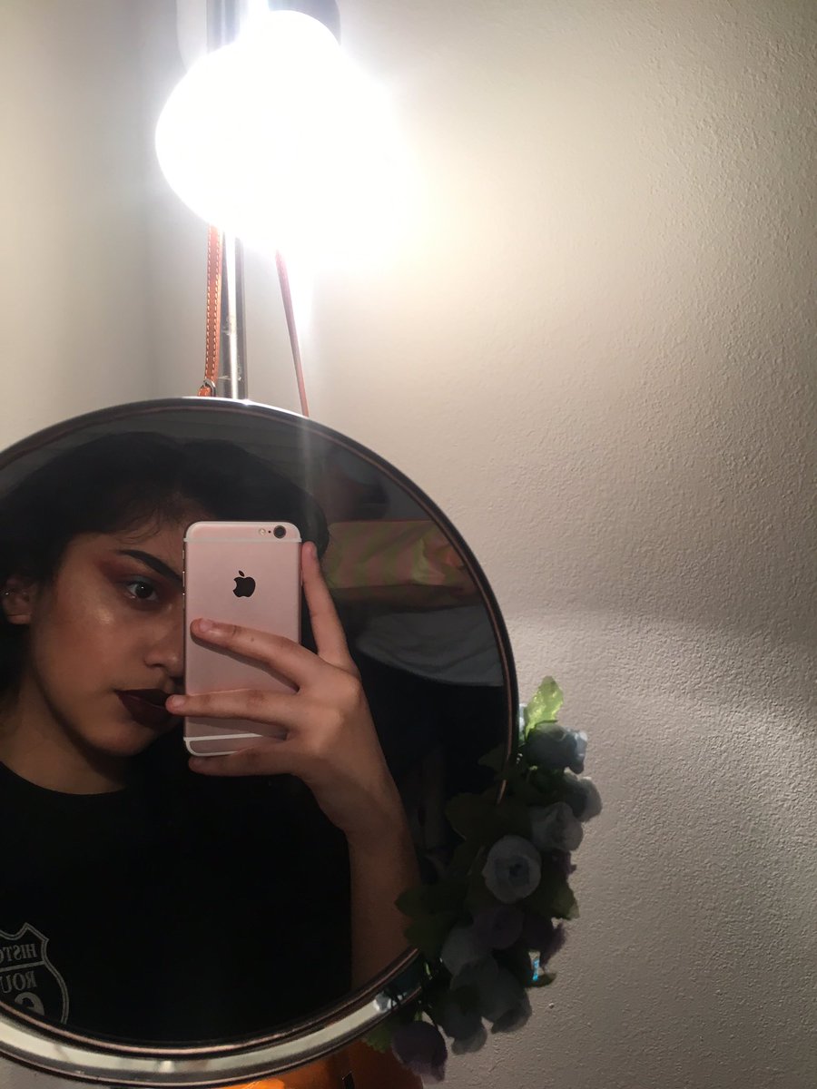 TVCOWG1RL's tweet photo. sad and awkward and dramatic and stressed #nonbinaryPOCtwitter https://t.co/T02XYWnhtF