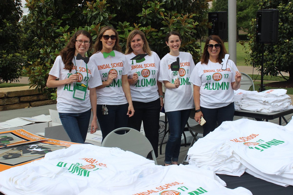 jindal_utdallas's tweet photo. GRADUATES: Don't forget to stop by the #JSOMalumni table afterwards to pick up your alumni shirts! ๐ #JSOMgrad #UTDgrad https://t.co/quDEdtReKF