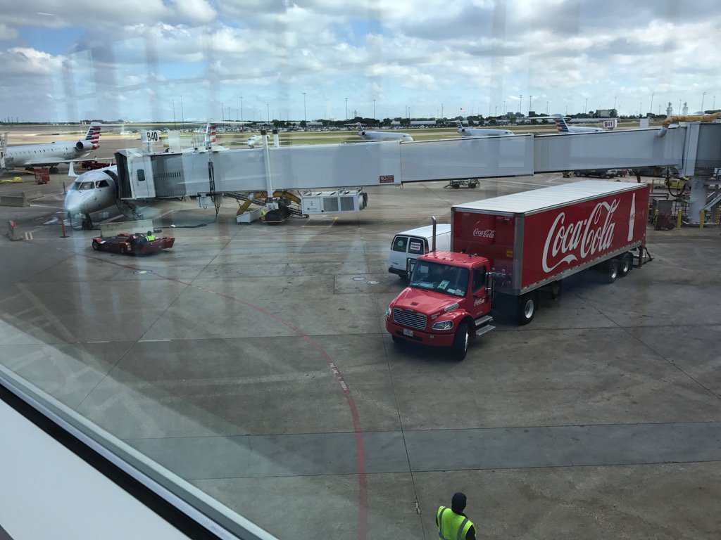 Stimpy3D's tweet photo. From Dallas to Mississippi in a Coke truck. #MSbound https://t.co/bSO0ro0vGN