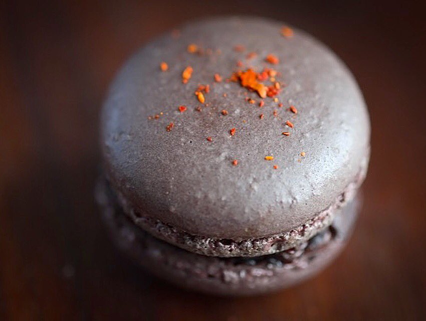 restaurantmyse's tweet photo. The one and only black pudding macaroon 🐷
#boudinnoir #macaroons #snacks #menuaveugle #favourite #dish #lecochonaveugle #york #tastingmenu https://t.co/wZRO926POZ