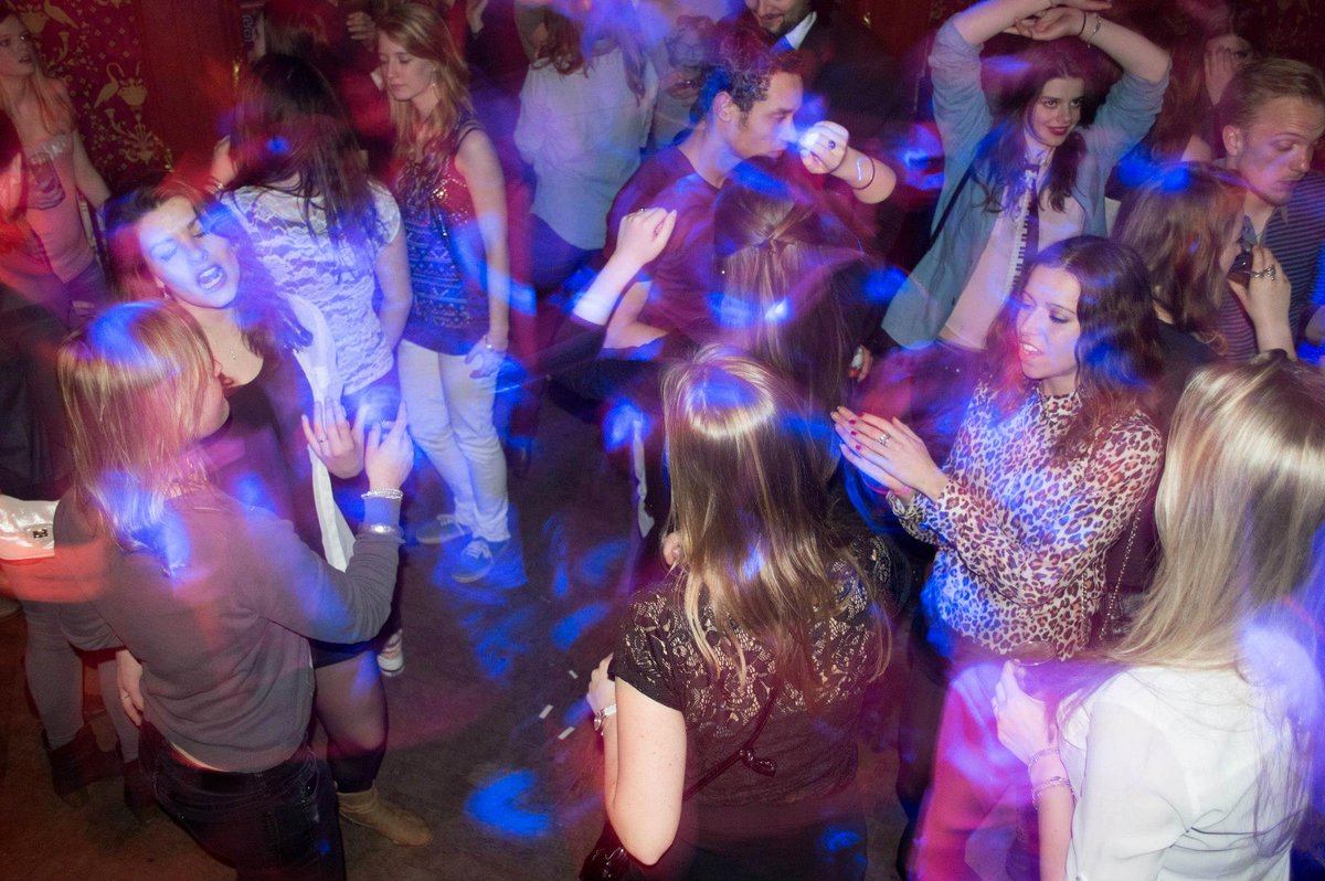 HaagscheStudent's tweet photo. Vanavond is het zover, om 21.00 gaan de deuren open op de Haagsche Studenten Vereeniging! 🍻 #DenHaag

➡️ Meer info: https://t.co/tDoQTalmIa https://t.co/64e0g2pCAM