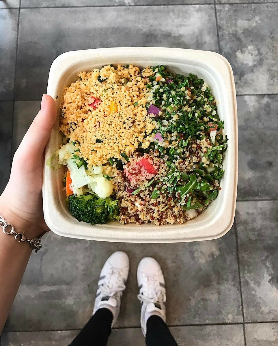 Whoever said green bowls weren’t satisfying obviously haven’t tried @pumpernickels_to #WithGrabb| 📷:: @shalynjadebeauty