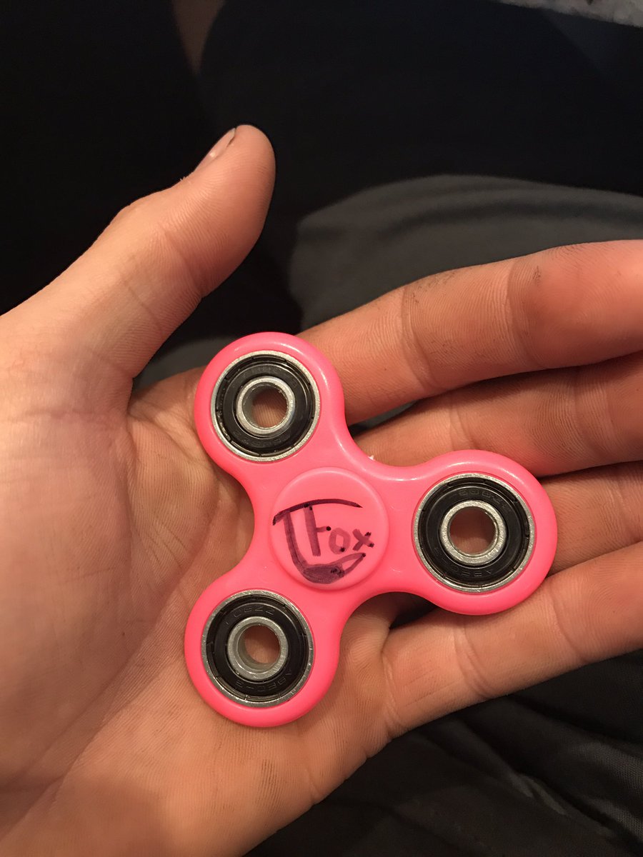 Adam_LZ's tweet photo. When fidget spinners are sold out, but you still want to support your little homie @tannerfox https://t.co/5h0WhMx62H