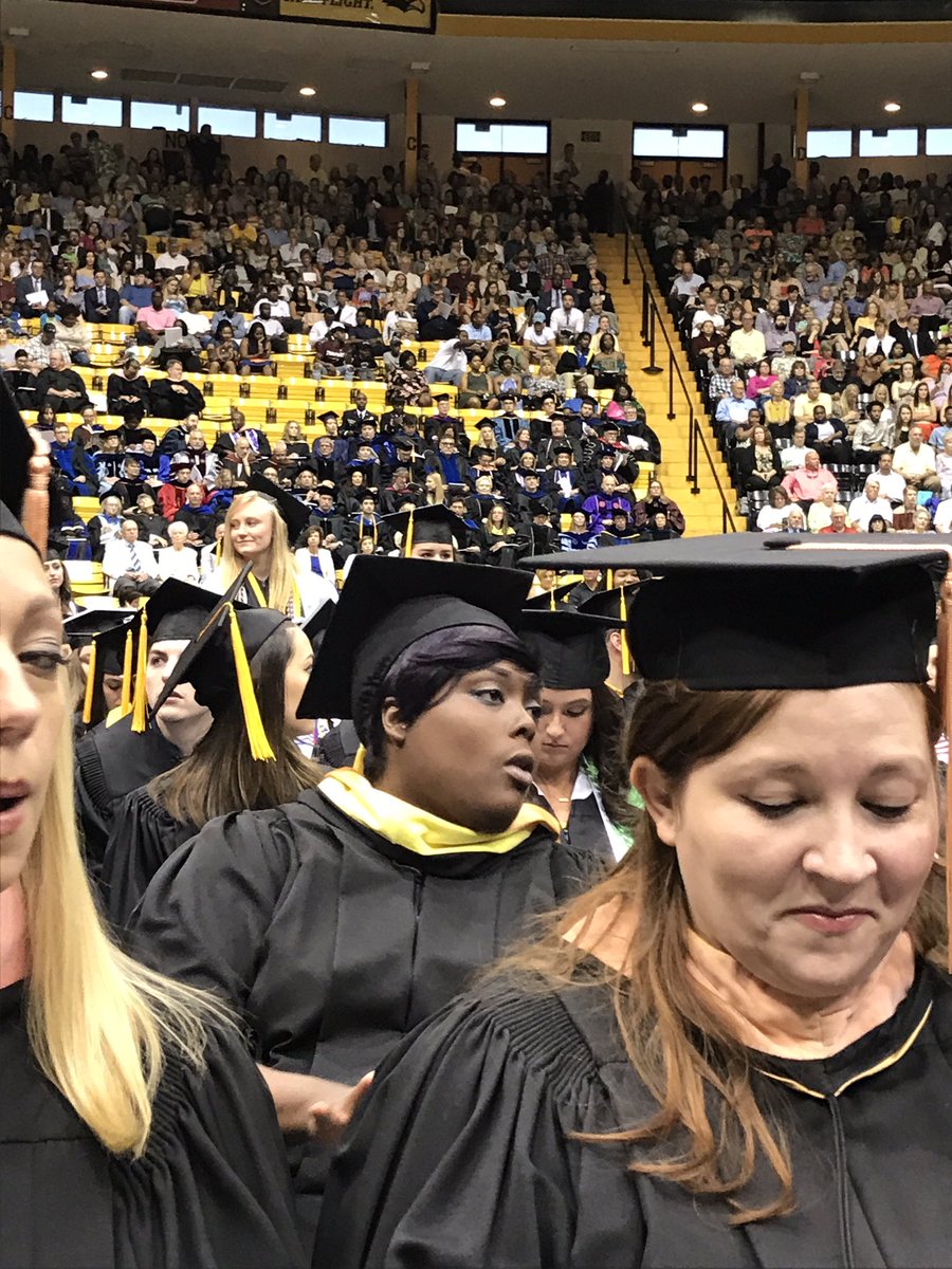 USMComm's tweet image. Honors grads