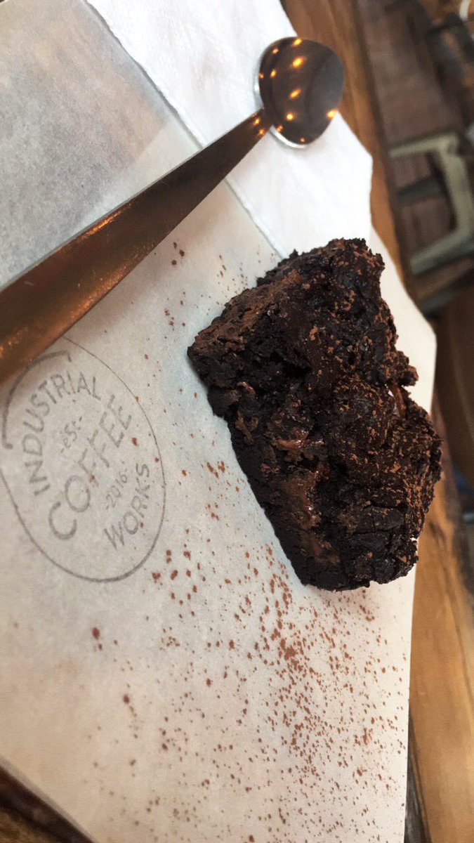 dullahkins's tweet image. Lunch at @icoffeeworks was lit 😝stopped here &amp;amp; had the steak with chips and for dessert the brownie. Wow ❤️ you need to try the brownies😩❤️