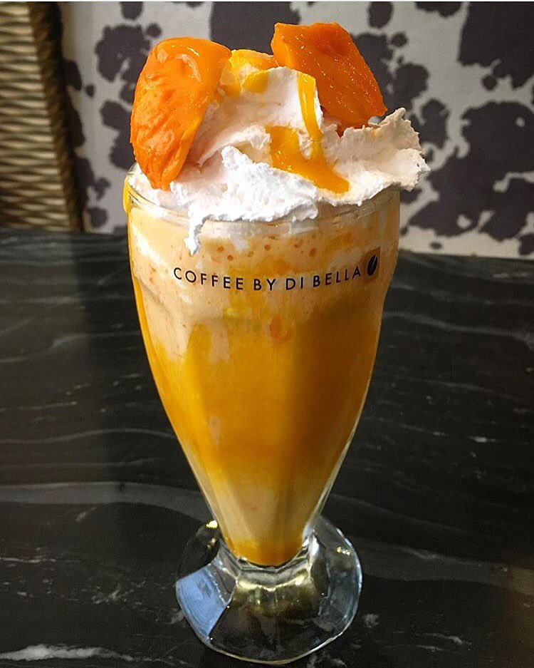 Mango Shake at <a href="/CoffeeByDiBella/">Coffee By Di Bella</a> 
King of Fruits is king of our heart😍 Its raining milkshakes,waffles &amp; much more🎉
#FoodiliciousMumbai