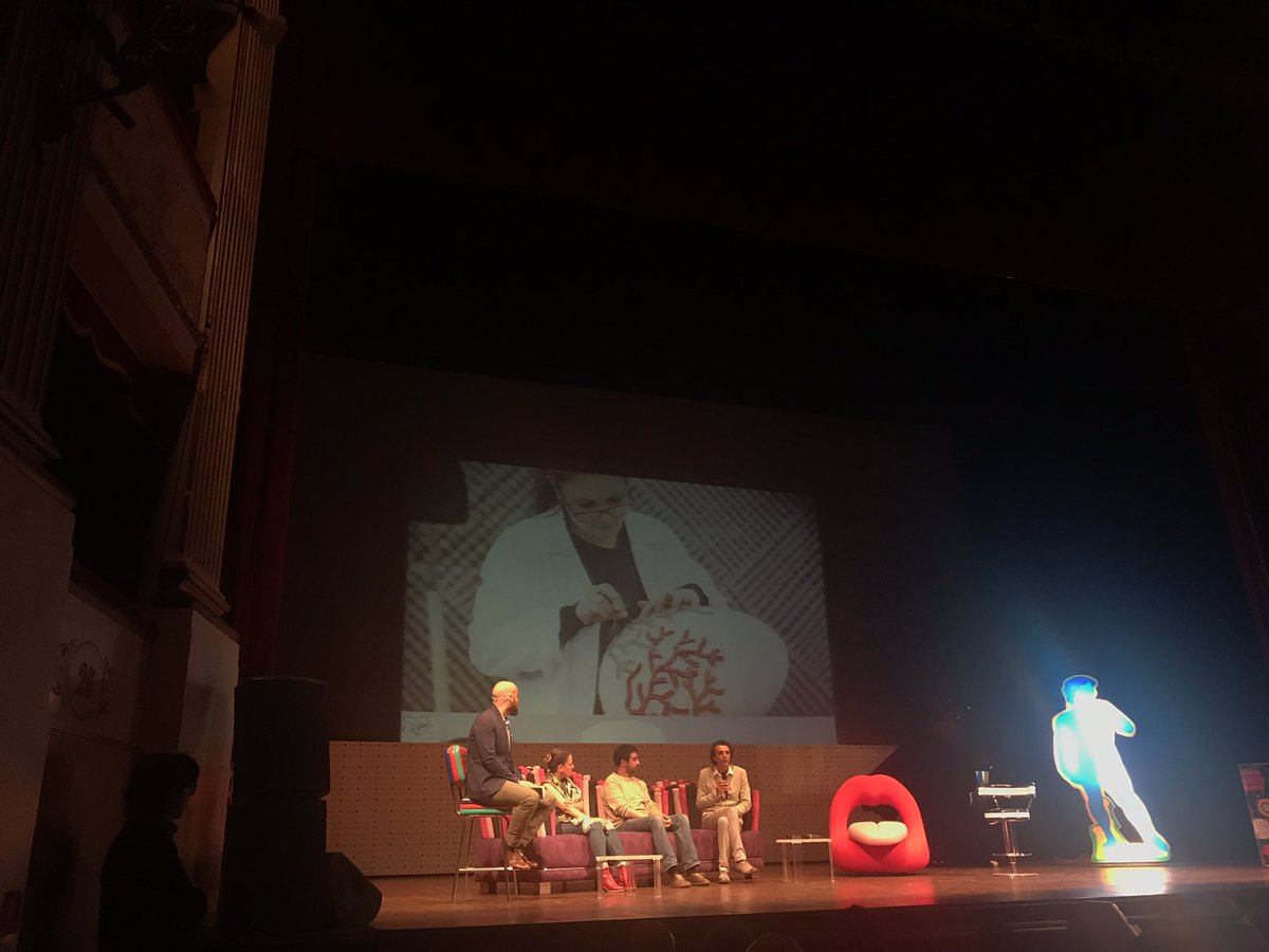 LucaCarbonelli's tweet photo. #CnaNext #Culturare dal palco: "in una mano bisogna avere l'ago, nell'altra l'iPad. Questo è il futuro delle piccole #imprese italiane". https://t.co/X8vipAjK5K
