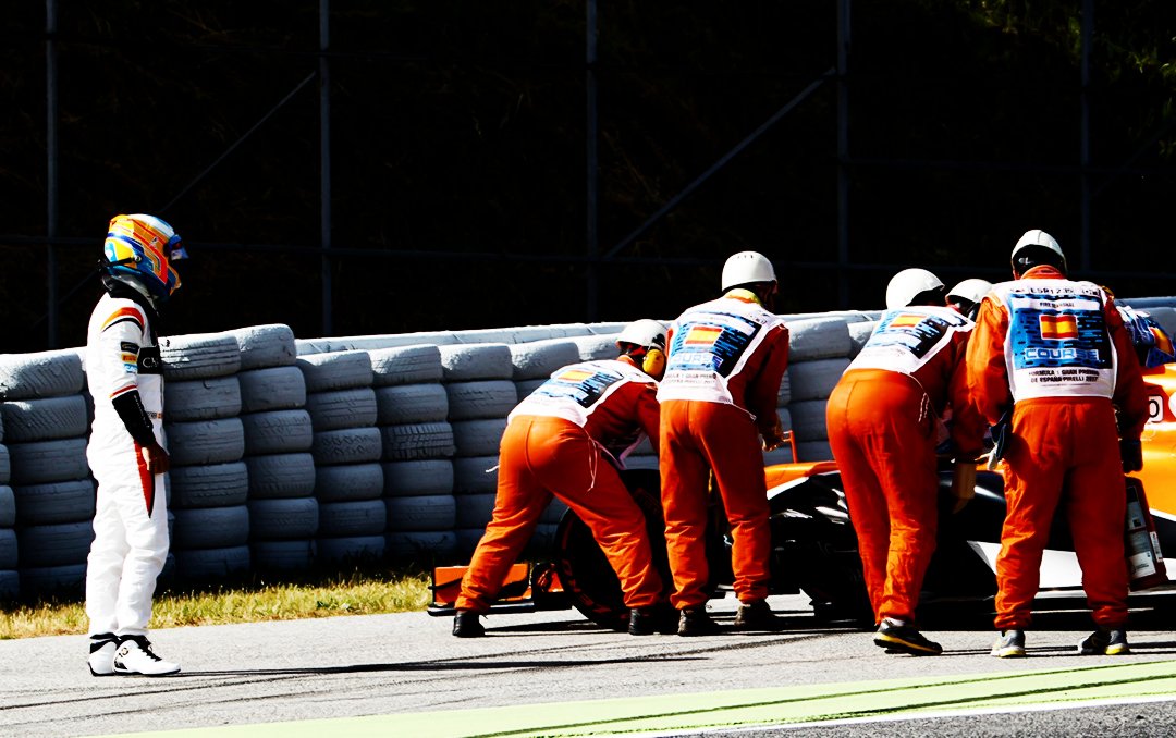 timkrueger_14's tweet photo. F1: @MercedesAMGF1 on top while @ScuderiaFerrari and @McLarenF1 in trouble.

#F1 #SpanishGP https://t.co/fOMIF0KzME