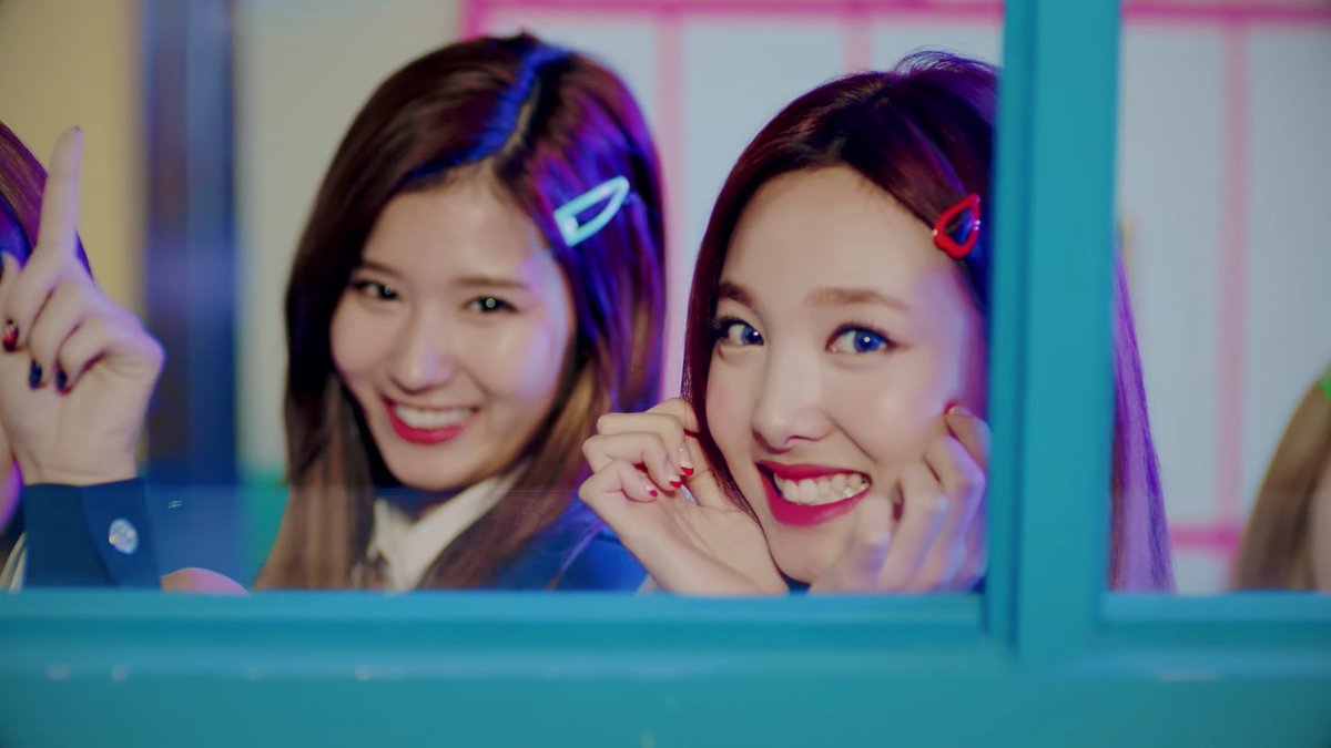 Nayeon Pics Gif Twice Signal M V 1 Twice Nayeon 나연 트와이스 Signal T Co Tbrxarwpvz