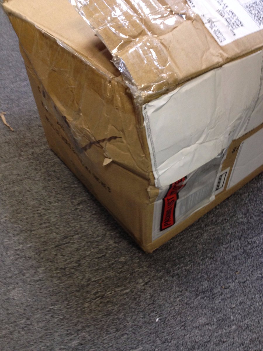 BrainOfBlood's tweet photo. Another nice job by UPS. #storeownerproblems https://t.co/YOCReKy0hm