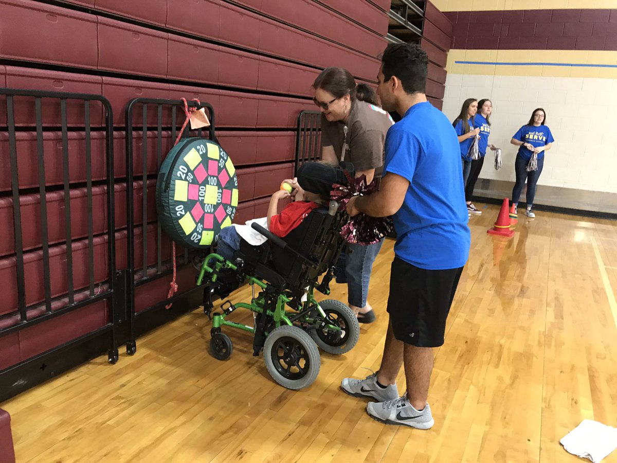 InteractClub281's tweet image. All the students had a blast at the fun stations we set up! @themagnoliahigh