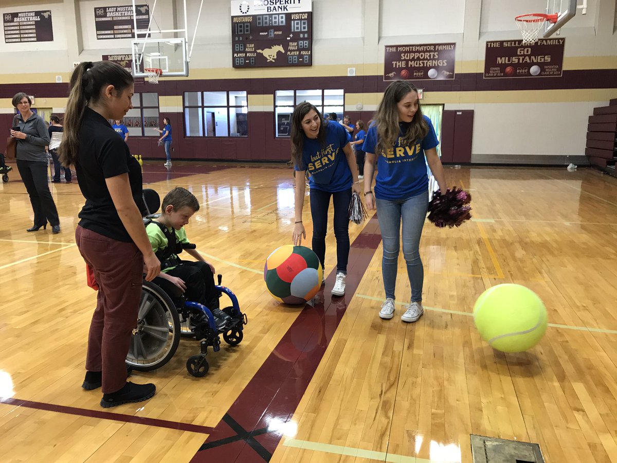 InteractClub281's tweet image. All the students had a blast at the fun stations we set up! @themagnoliahigh