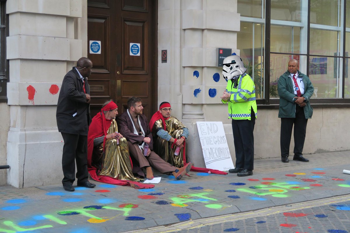 LifeNotMoney's tweet image. May the farce be with you?: LSE now refuse to let police arrest @lifenotmoney in case media attention falls on senior staff pay. @lsenews