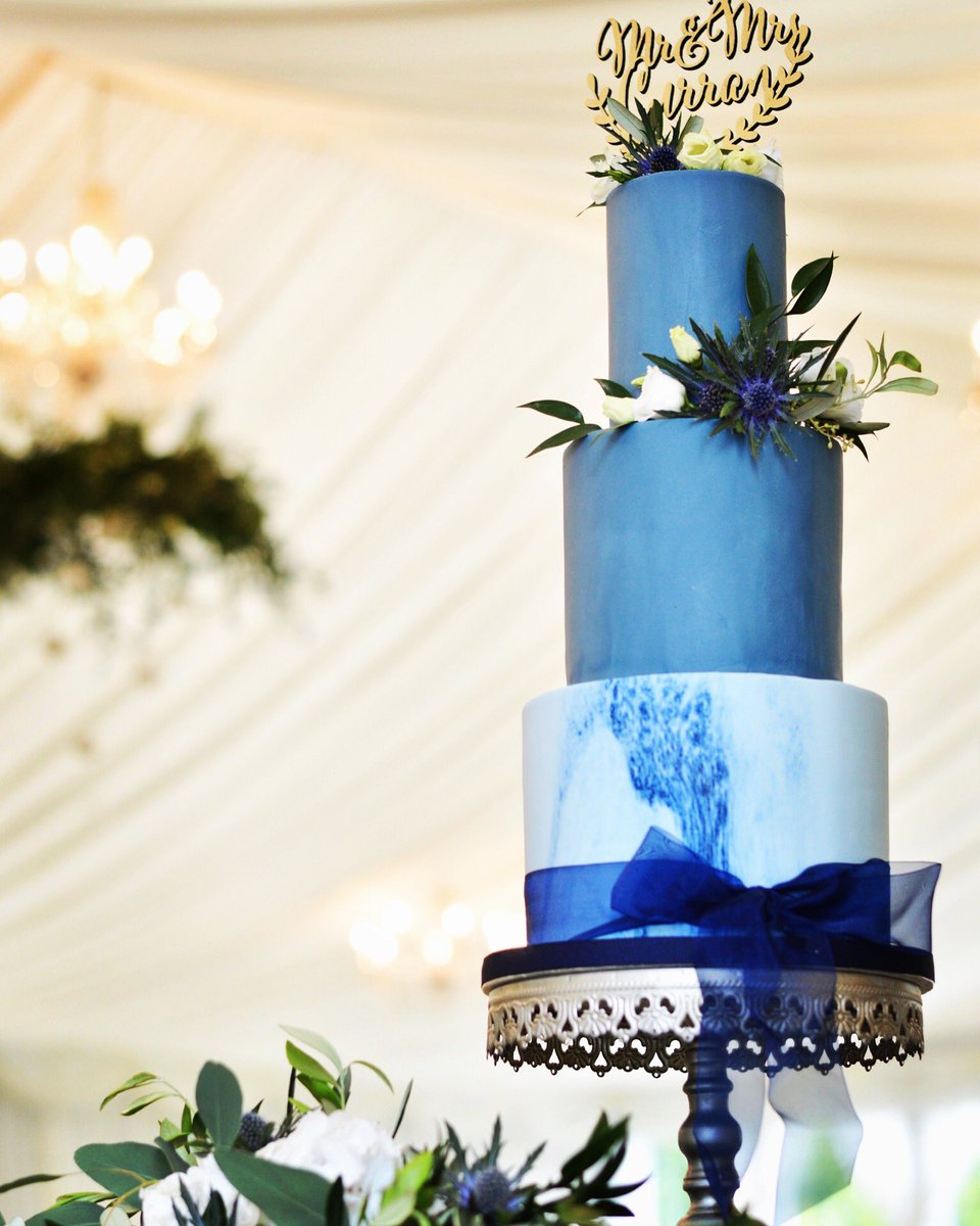 cgcakedesign's tweet photo. Today's wedding cake @clonabreany One of my favourites, in the colours of #CGCD 😊Love the tall tiers, they make your cake look much larger https://t.co/MCG83QCxcu